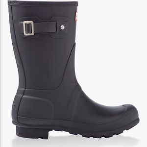 Hunter short black rain boots size 6